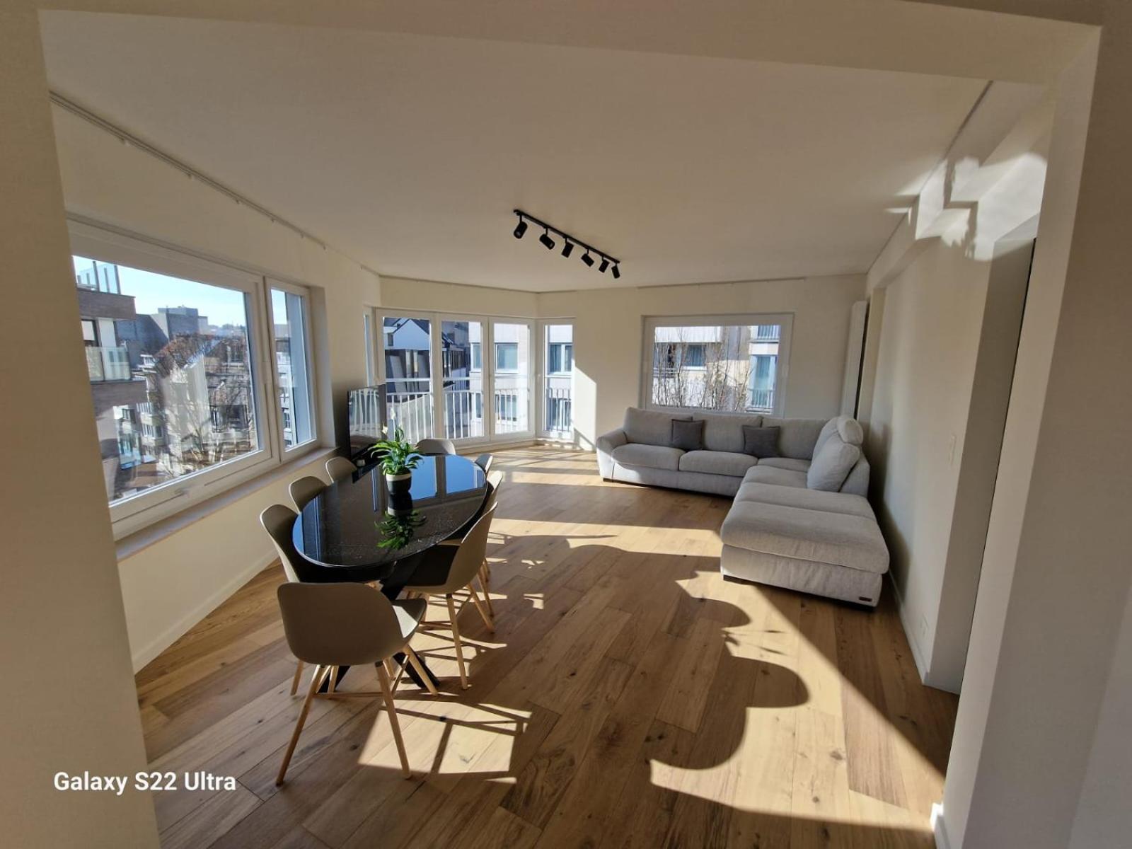 Luxury Renovated 3 Rooms Apartment Остенде Екстериор снимка